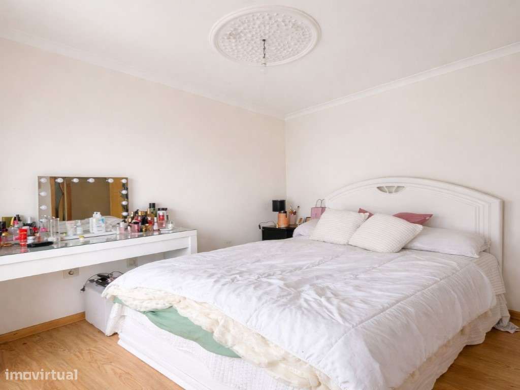 Moradia T3 com Espaço Comercial nas Tomadas | Felgueiras-8