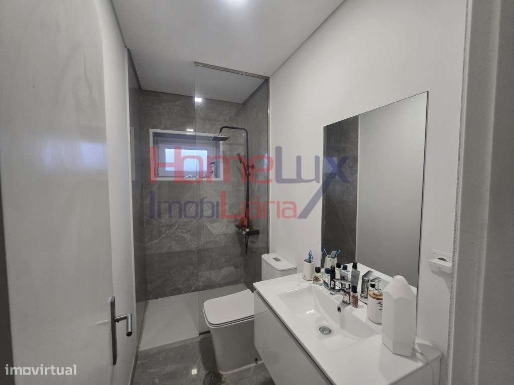 Andar Moradia T3 com Logradouro Privativo e Box para 2 carros !-28