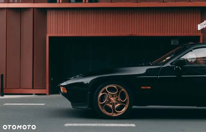 Porsche 928 - 6