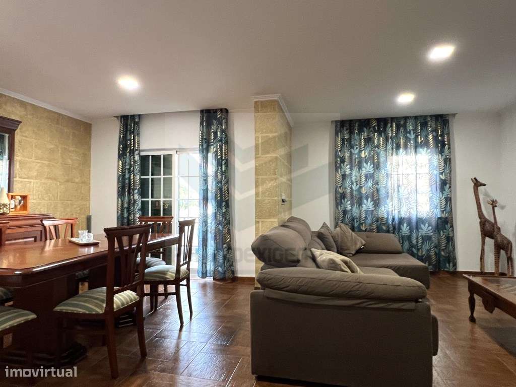 MORADIA T4+1, CAVE 76m2, SÓTAO, GARAGEM, GAIO - MOITA-11