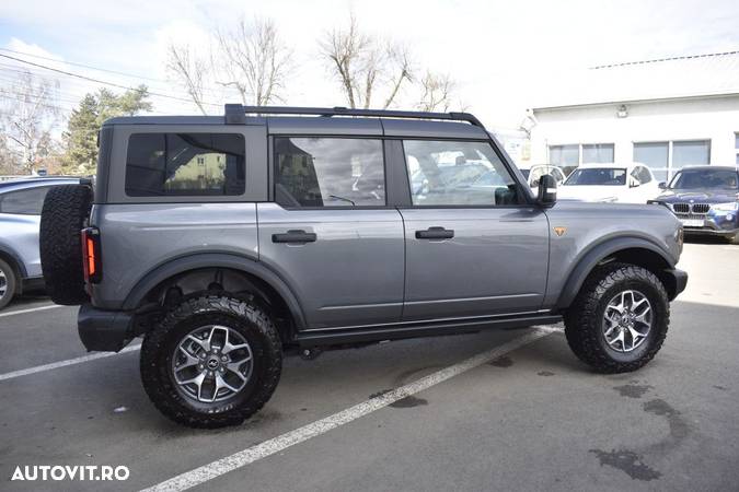 Ford Bronco - 4