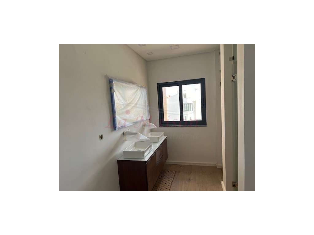 Condomínio privado de luxo V4 Duplex no Fanqueiro-30