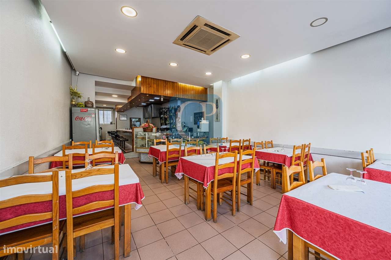 Restaurante completamente equipado junto ao estádio do Dragão - Grande imagem: 3/37