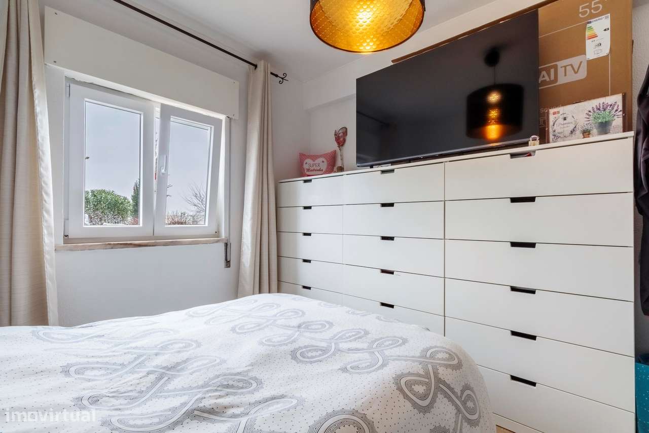 Apartamento T2 Remodelado em Marvila, Lisboa-16