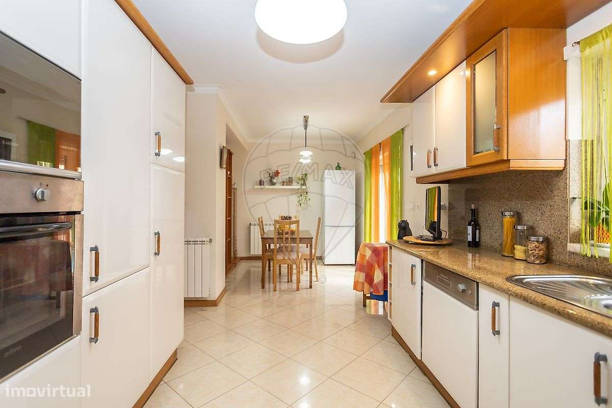 Moradia T4 para venda-10