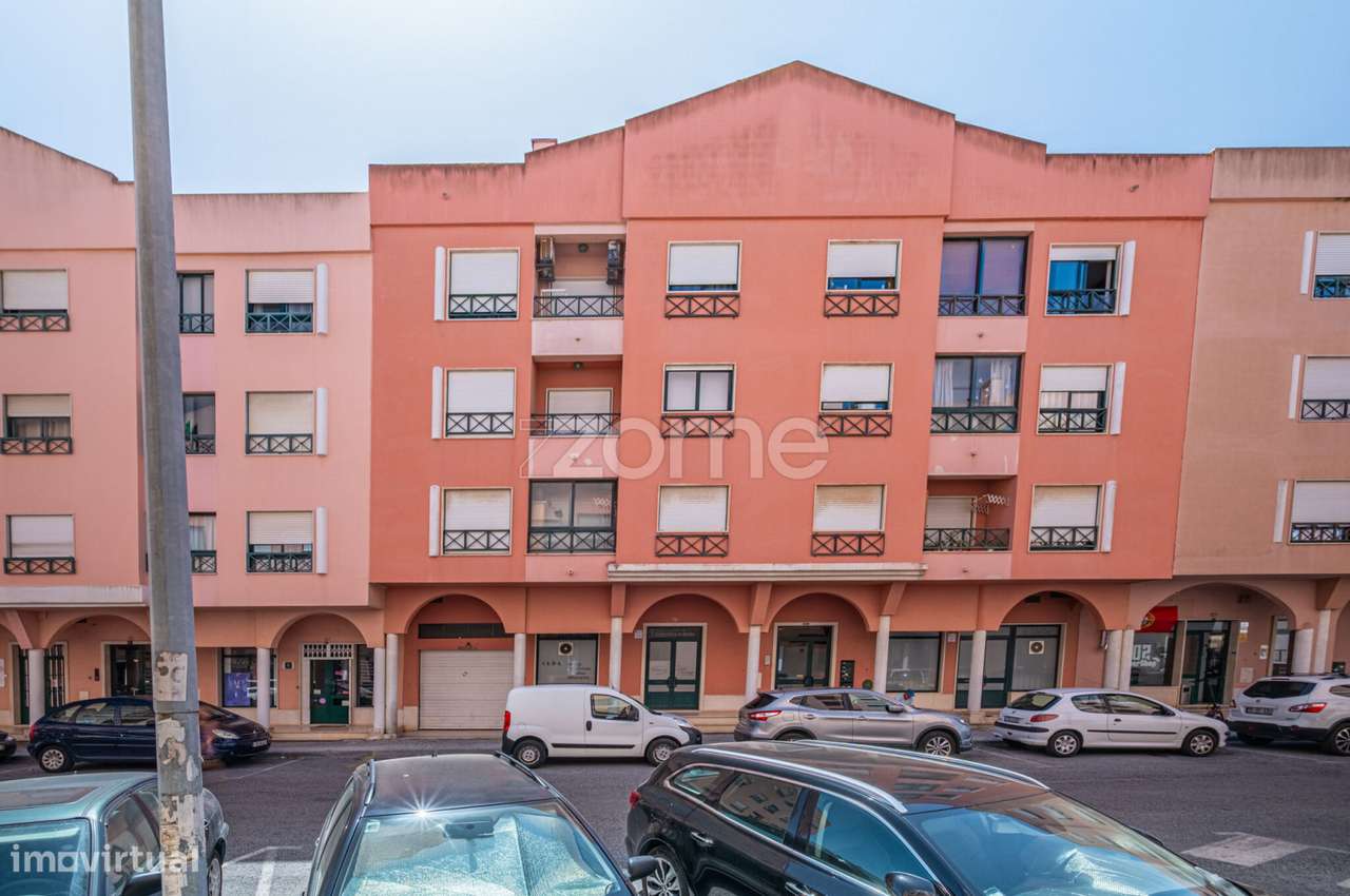 Apartamento T3 com duas Suites e Garagem no Centro de Tires - S.D.Rana-14