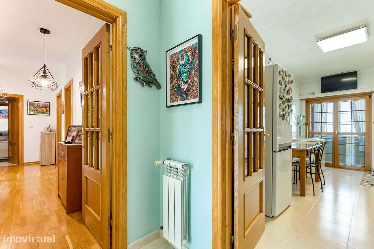 T3 com 139m² | 2 Varandas | 2 Frentes | Lugar Parqueamento | Vialonga - Grande imagem: 4/23