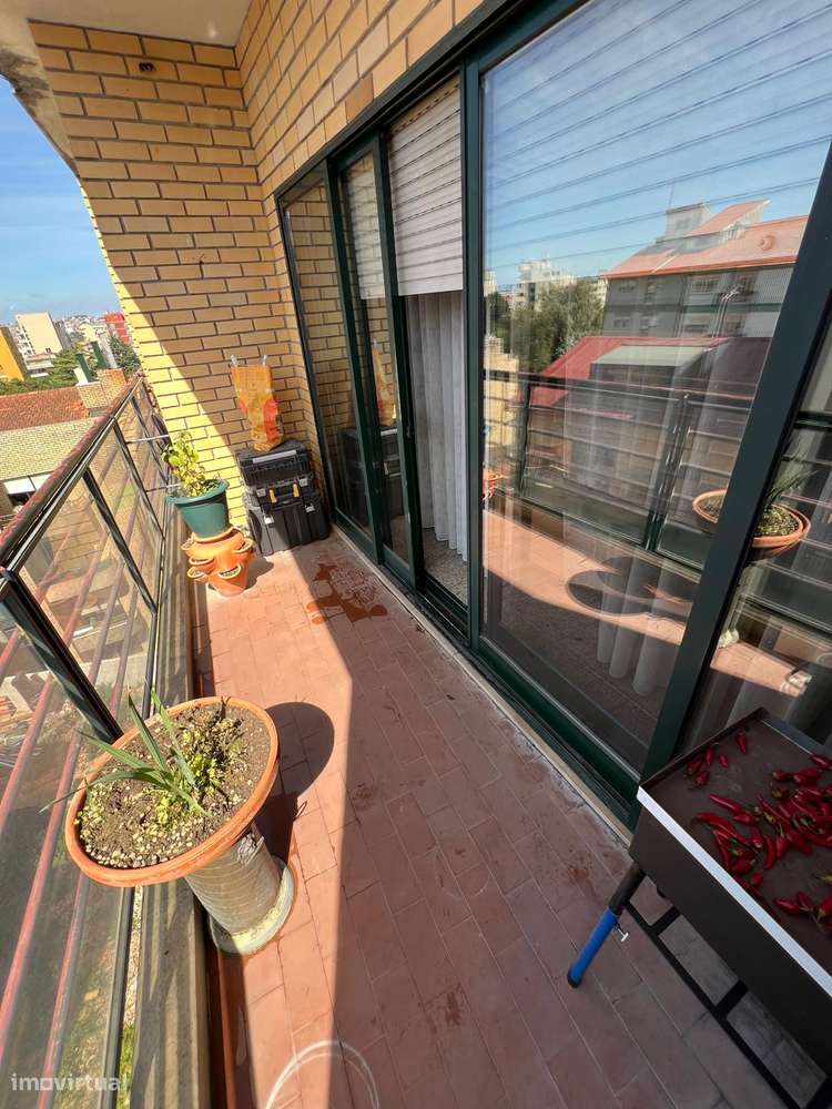 T3+1 + Escritório Gaia   Av  República Metro João  Deus Lugar Garagem - Grande imagem: 4/21