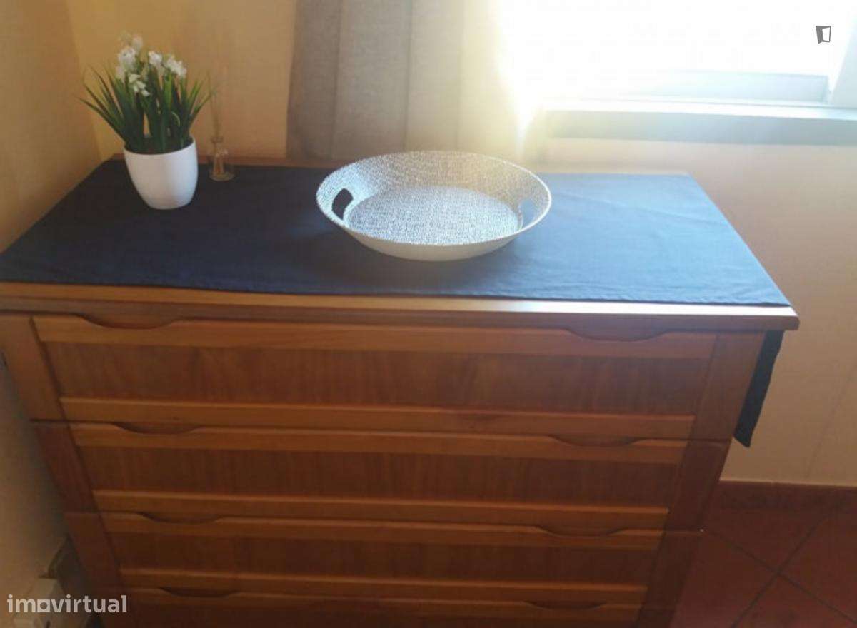 Quarto - localizado em Aveiro - Grande imagem: 4/9