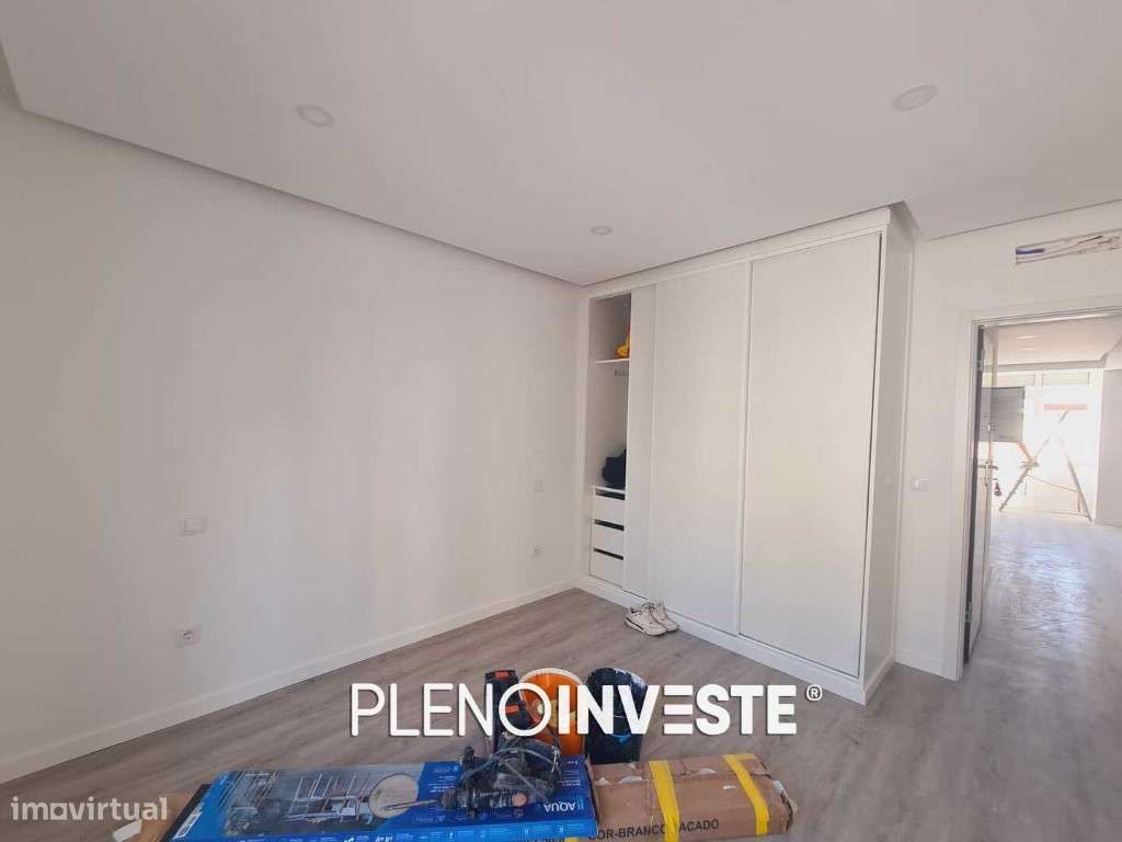 T2 Totalmente Remodelado com Varanda nas Paivas-31