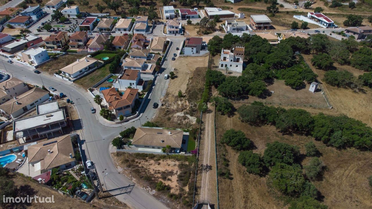 TERRENO URBANO COM PROJECTO DE CONSTRUÇAO APROVADO , QUINTA DA SERRALH