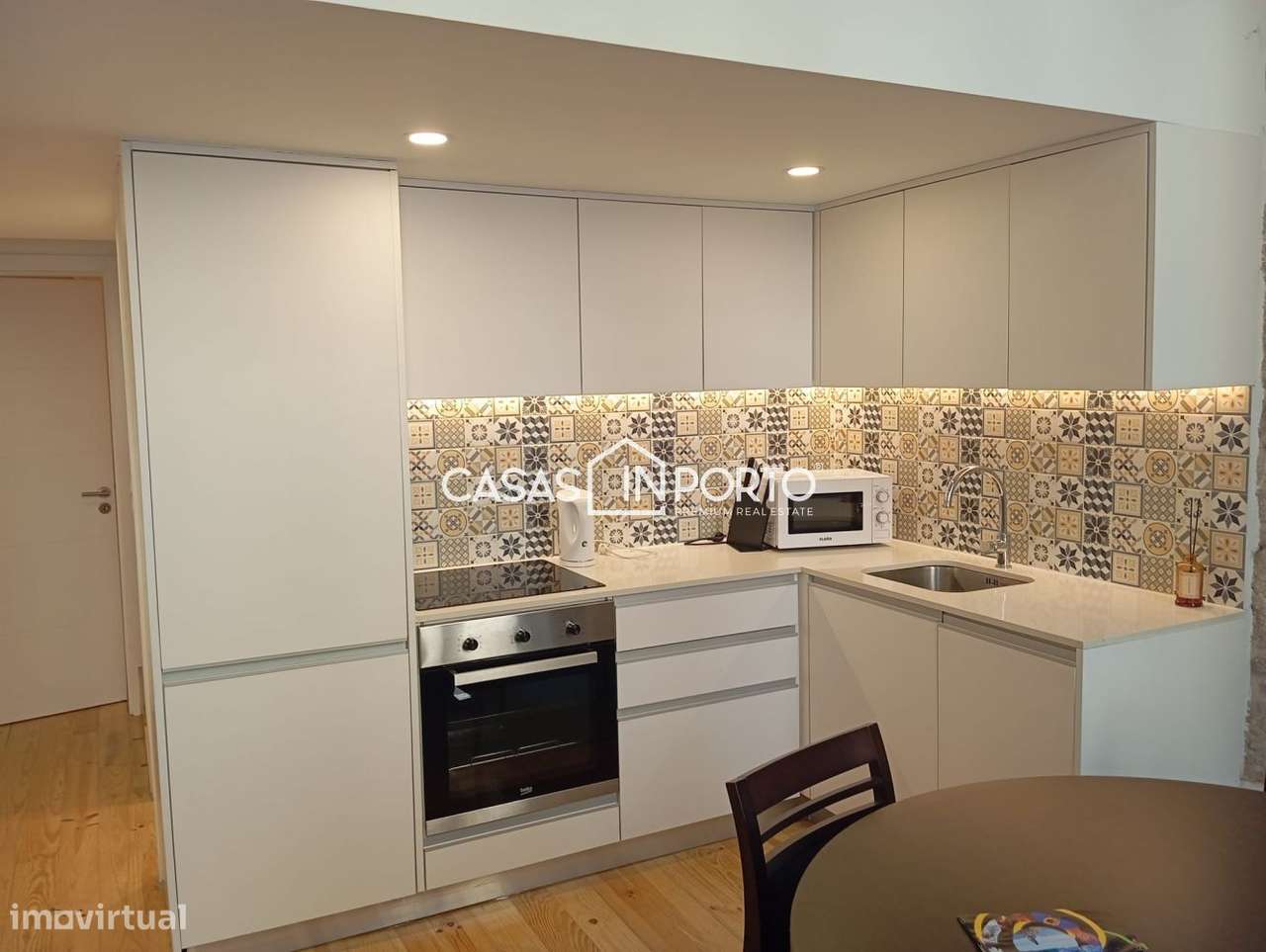 T1+1 com Mezanino no Coração do Porto - Grande imagem: 4/17