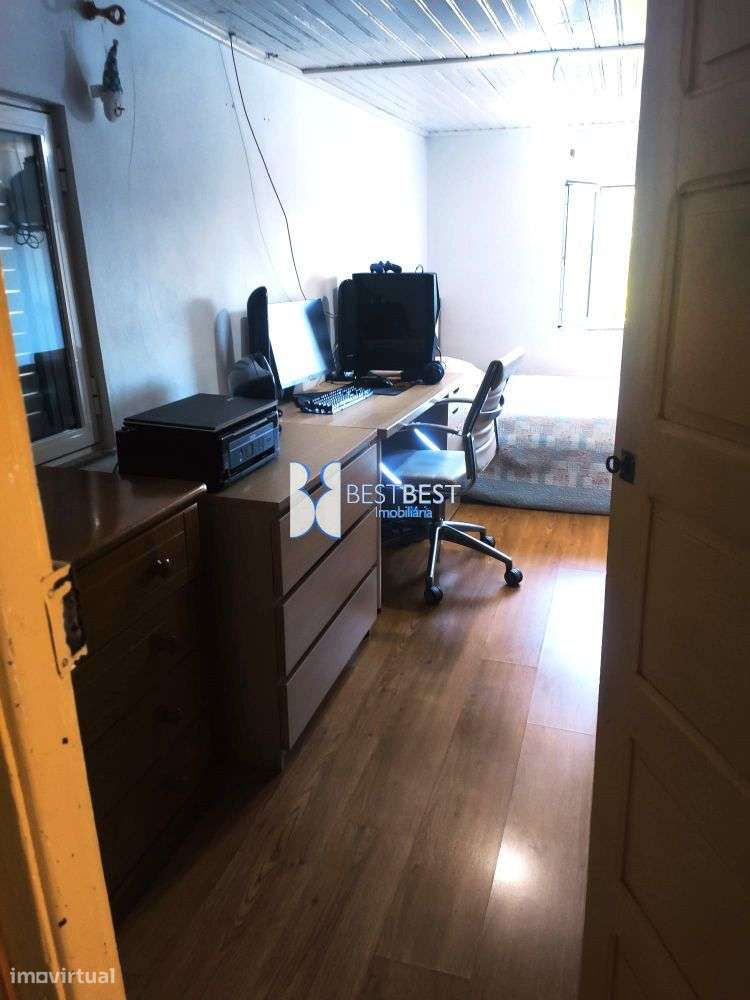 MORADIA INDEPENDENTE,REABILITAÇÃO, TERRENO 2.900M2, TELHADO,15MIN.FA-13