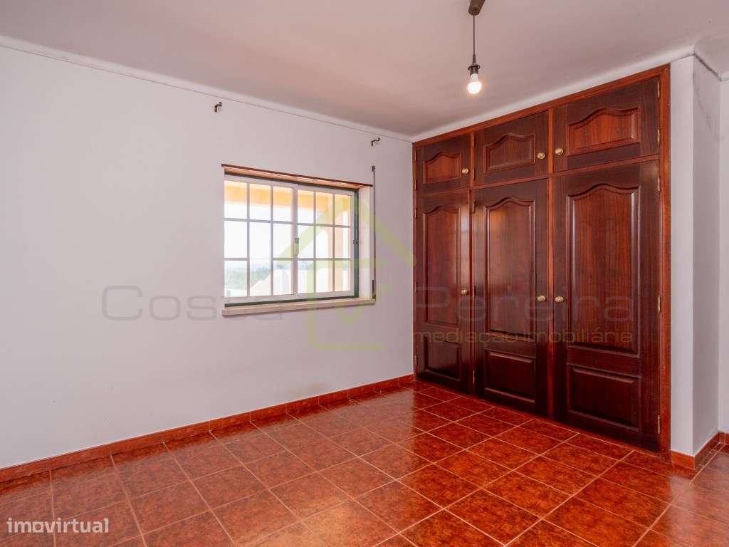 Moradia T2+2 com piscina e Vista Mar em Localização única-12