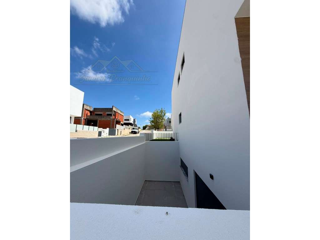 Moradia T5(NOVA) com Piscina-7