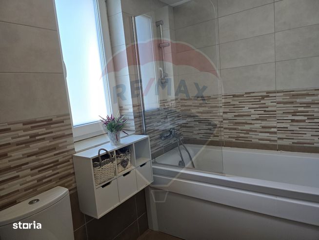 Apartament cu 3 camere de vânzare, cartier FIALD-17