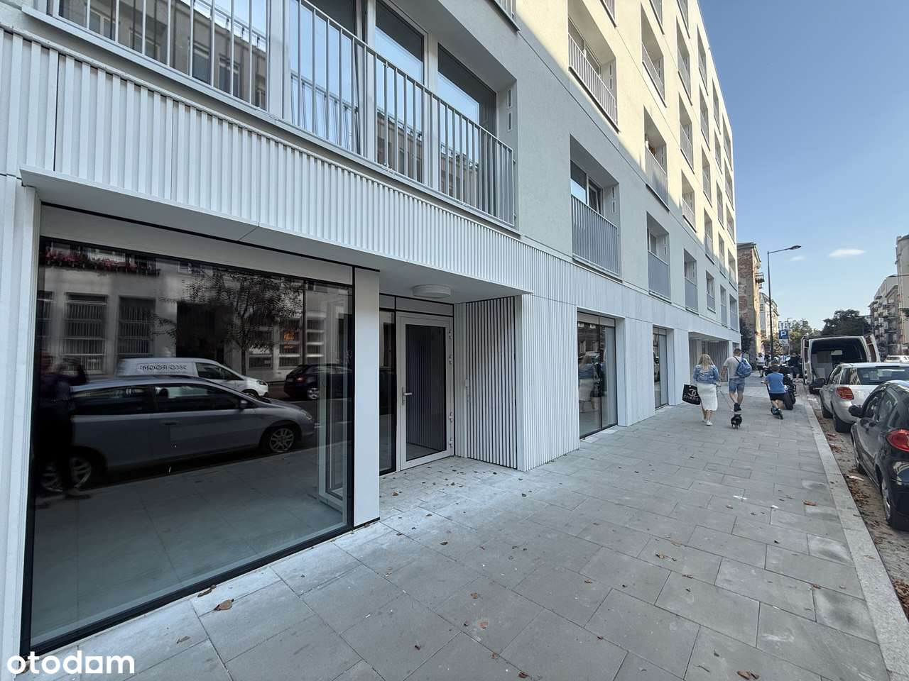 Funkcjoanalny lokal w nowym budynku na Pradze - Pełny obrazek: 2/3