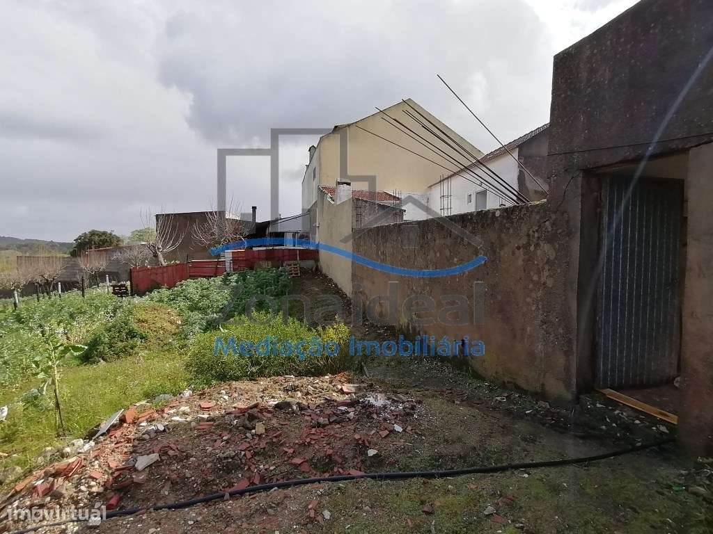 Moradia com quintal e terreno, localizada em Estribeiro, Abrigada, ...-20