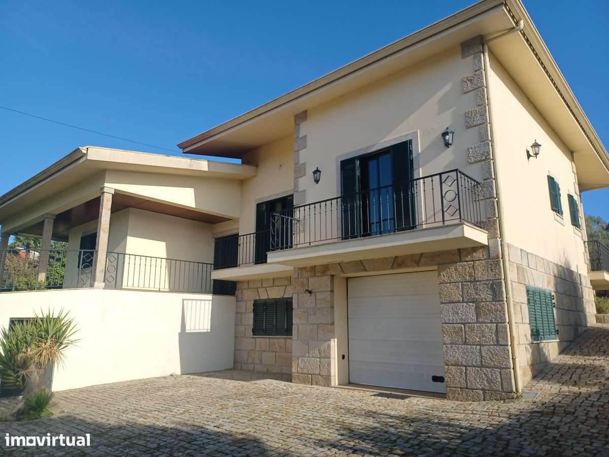 Mor.INDIVIDUAL  2300m2 de terreno + artigo urbano (Tipo T0)  em Lago-14