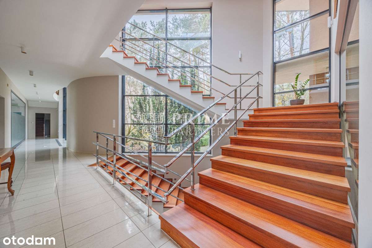 Reprezentacyjna rezydencja z basenem-5