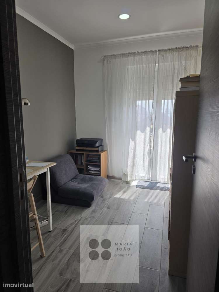 Ótimo Apartamento no Centro de Alhandra, Remodelado.-9