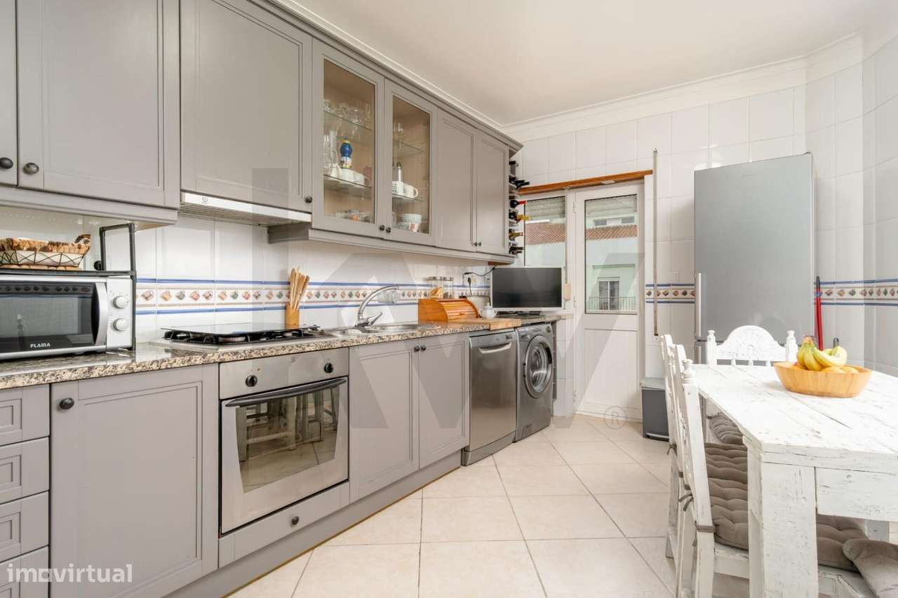 Apartamento T2 com elevador, varandas, arrecadação e Vista Fantástica-12