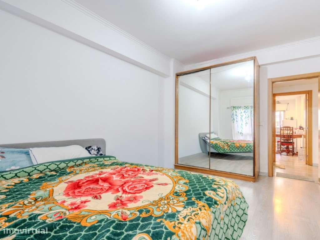 Apartamento T2 no Cacém com Arrecadação | Junto à Estação-7