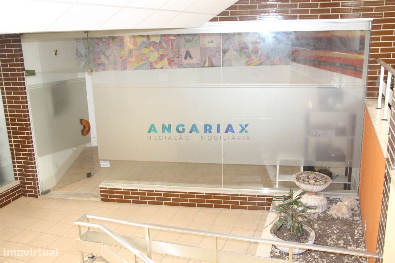 ANG1447 - Loja para Arrendamento em Marinha Grande - Grande imagem: 1/6