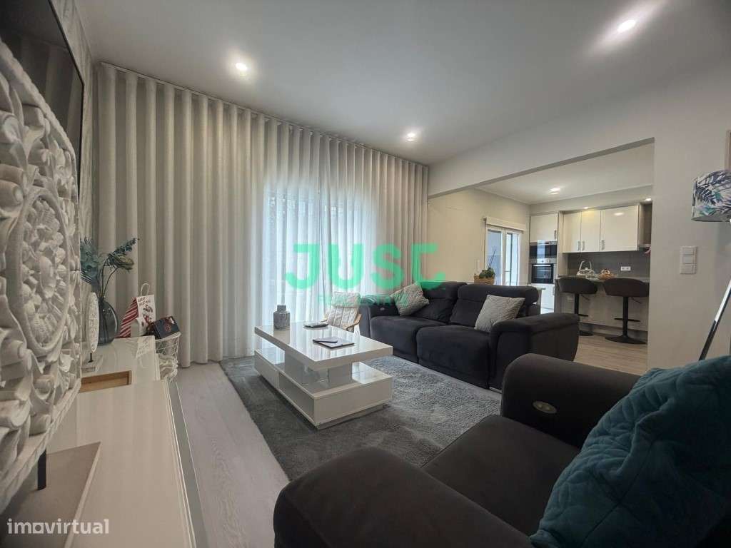 Moradia isolada, T3, seminova com garagem e piscina na Quinta do Conde-24