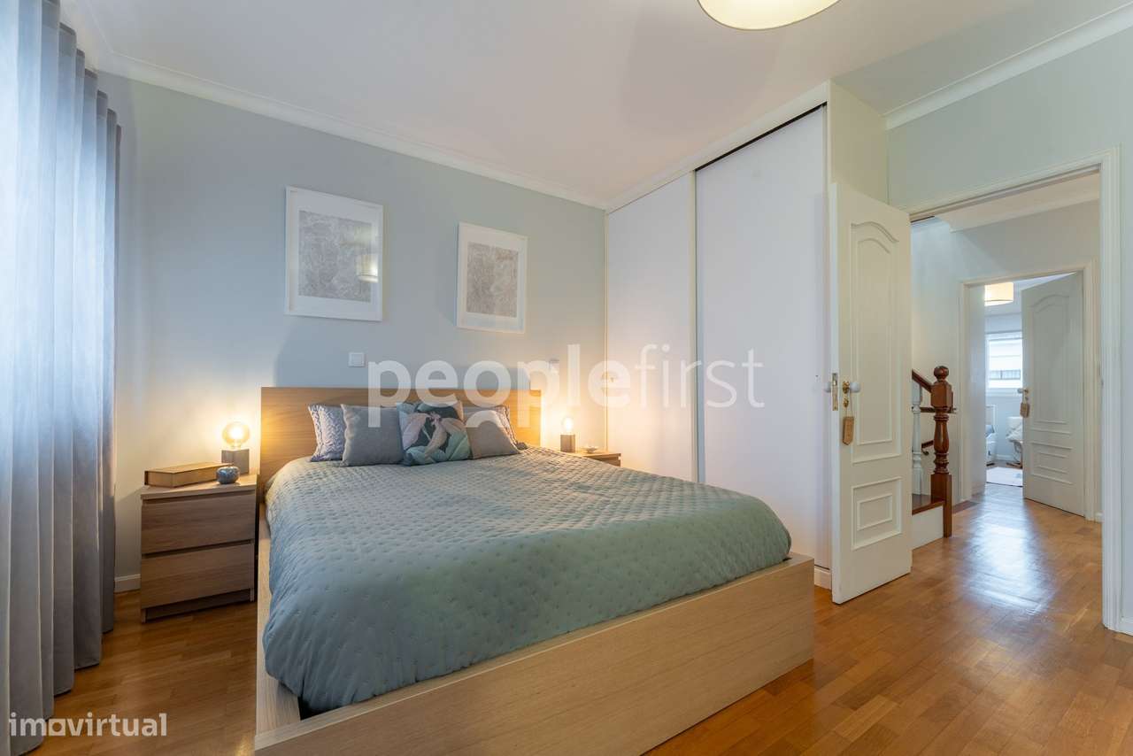 Moradia com garagem no centro da Senhora da Hora-18