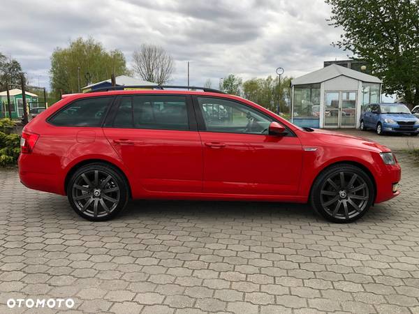 Skoda Octavia Combi 2.0 TDI Sportline - 6