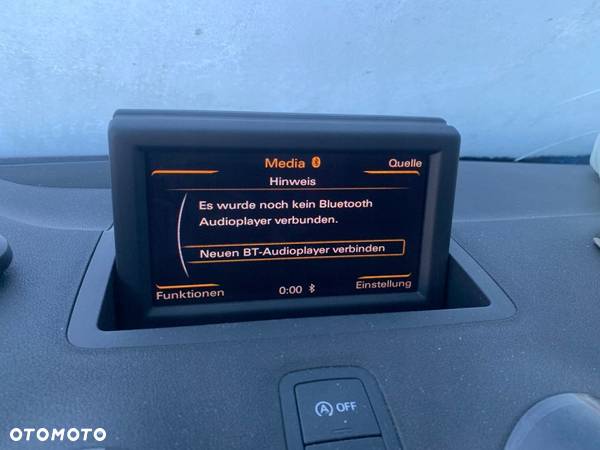 Audi A1 8X ekran wyświetlacz LCD radia - 1