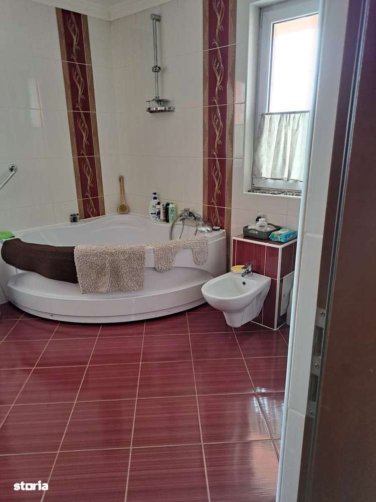 Casă P+E în cartierul Tineretului 3 camere, 2 băi, living, bucătărie-15