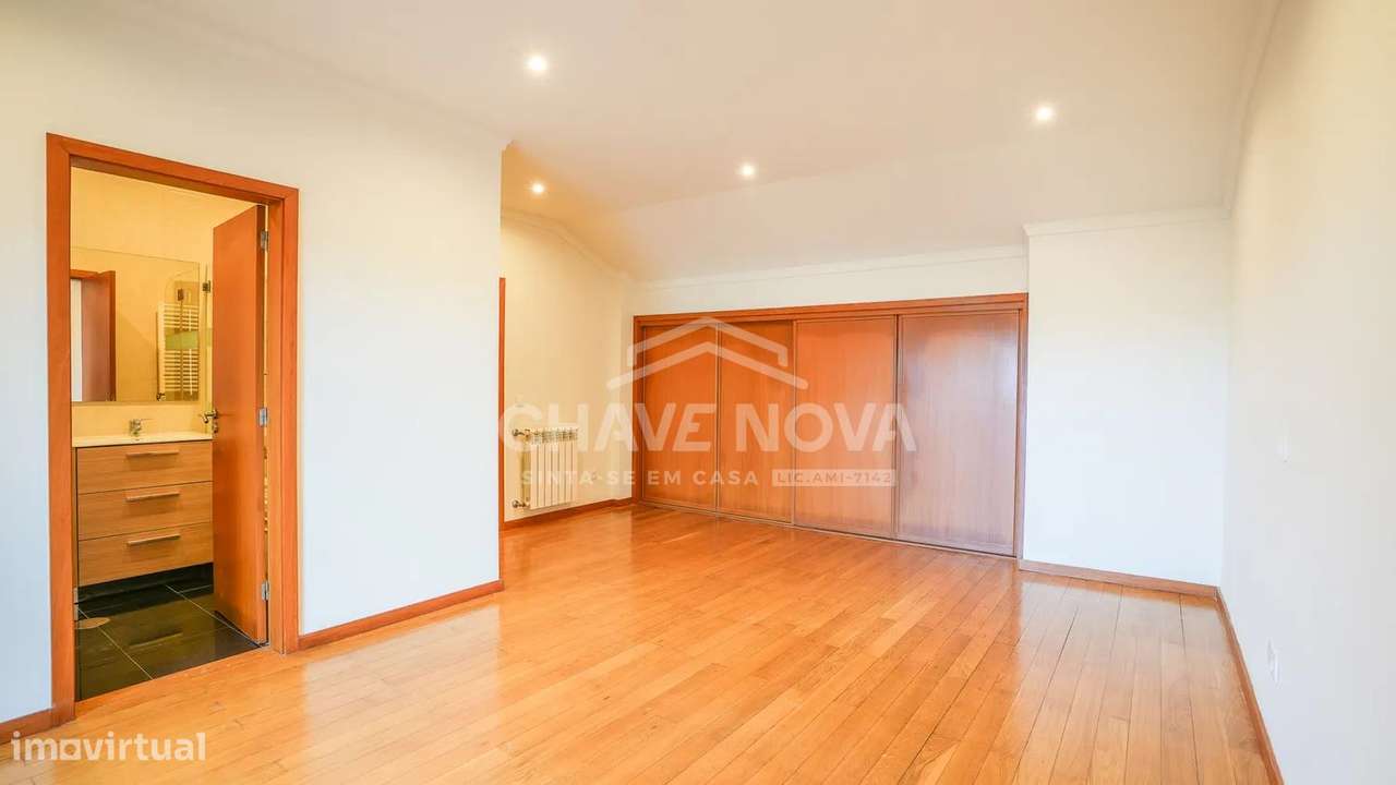 Apartamento T2+1 Dúplex c/ Vistas Mar em Canidelo-6