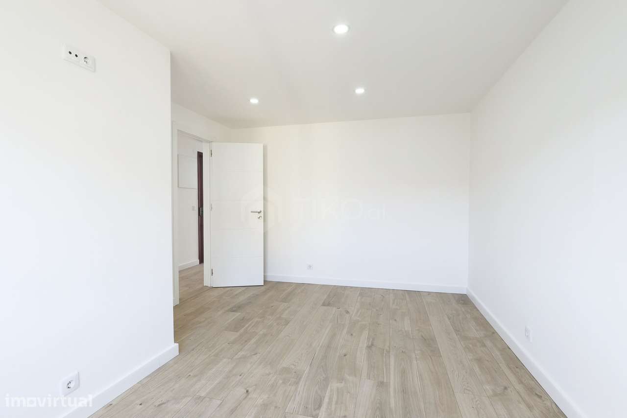 T3 Totalmente remodelado em Alverca – Pronto a habitar | Excelente loc-14