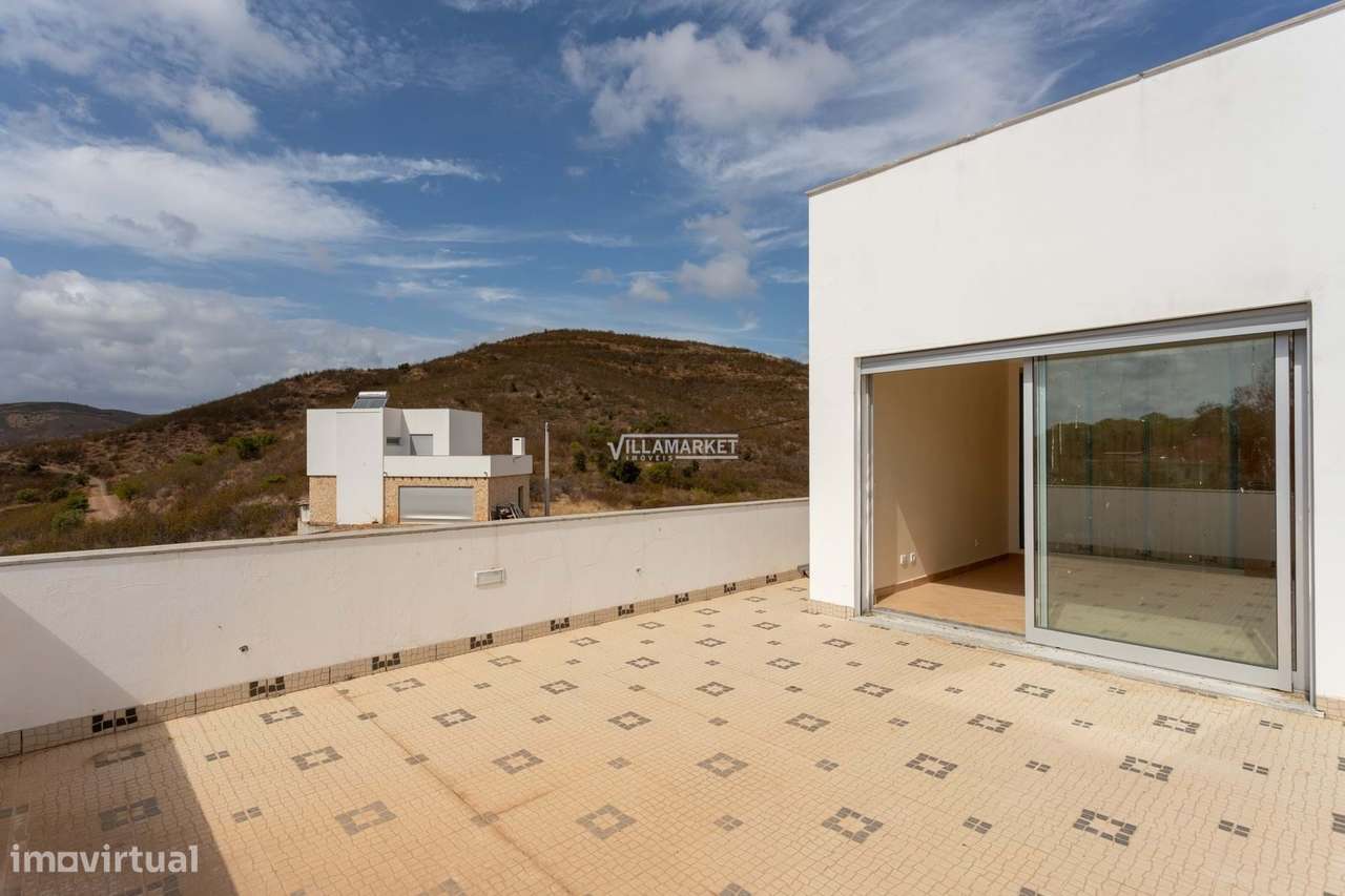 VILLA V3 composta por 2 andares com 435 m2 de terreno situada em Cotov-26