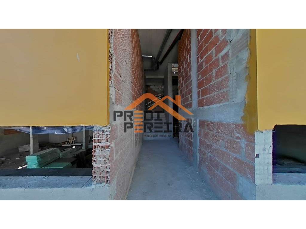 *NOVA CONSTRUÇÃO*
T3 situado em condomínio fechado, com varanda de...-17