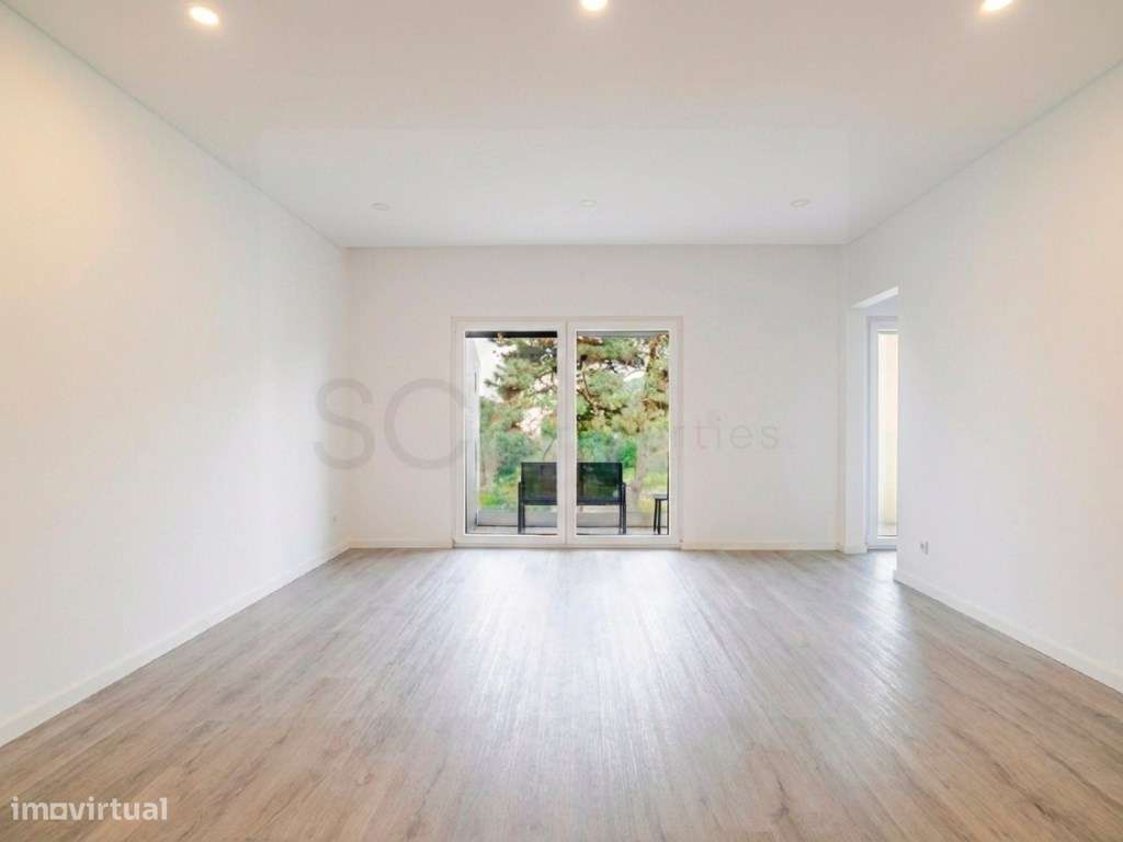 Apartamento T2 Garagem e Arrecadação Sobreda-8