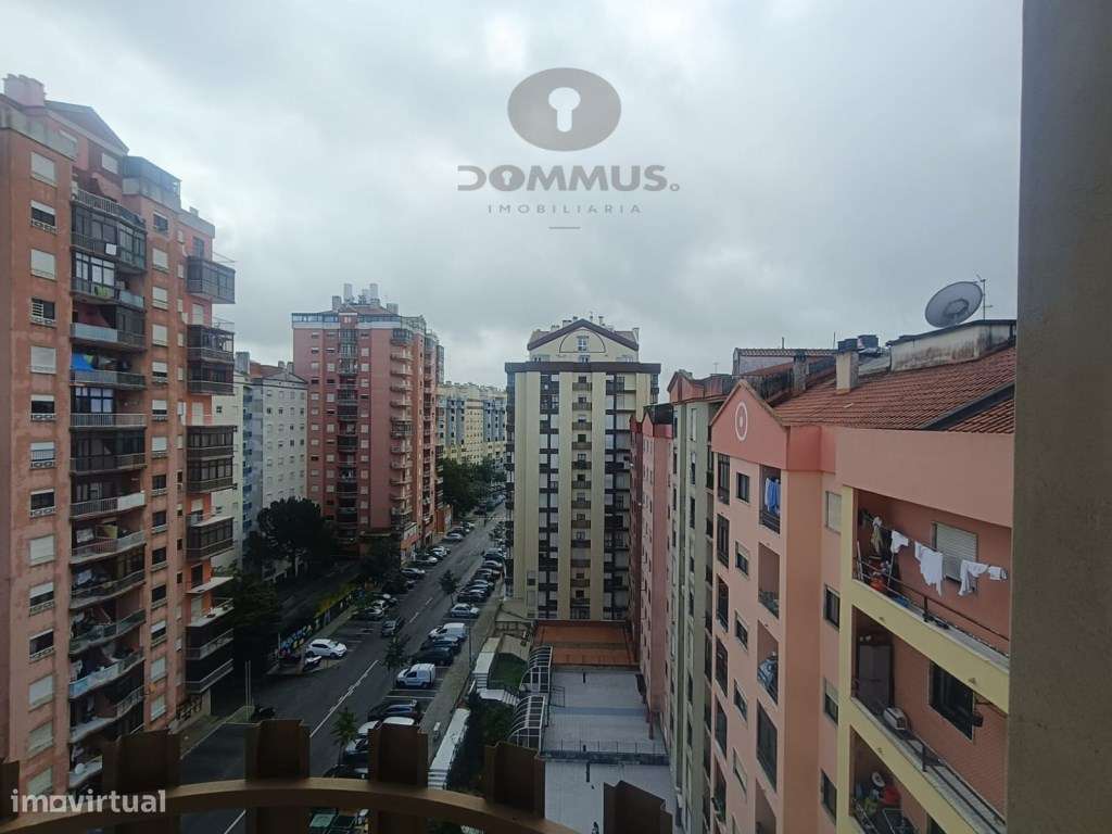 Apartamento T2 C/ algumas melhorias na Tapada das Merces-4
