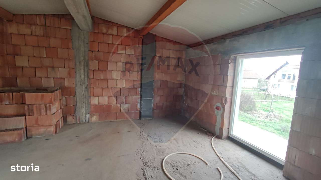 Casă cu mansarda de vanzare Osorhei, 8 km de Oradea - Imagine principală: 3/20