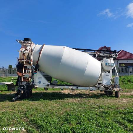 Zabudowa betonomieszarka Renault - 1