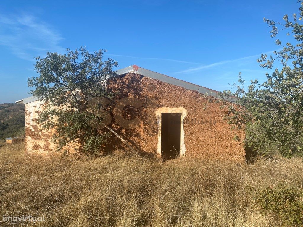 Quinta Isolada no Alentejo, para recuperar, com vista des...