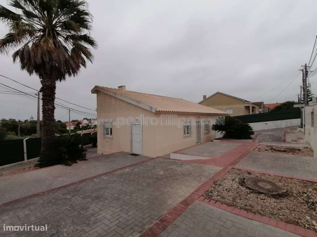 Moradia T3 isolada no Zambujal-1