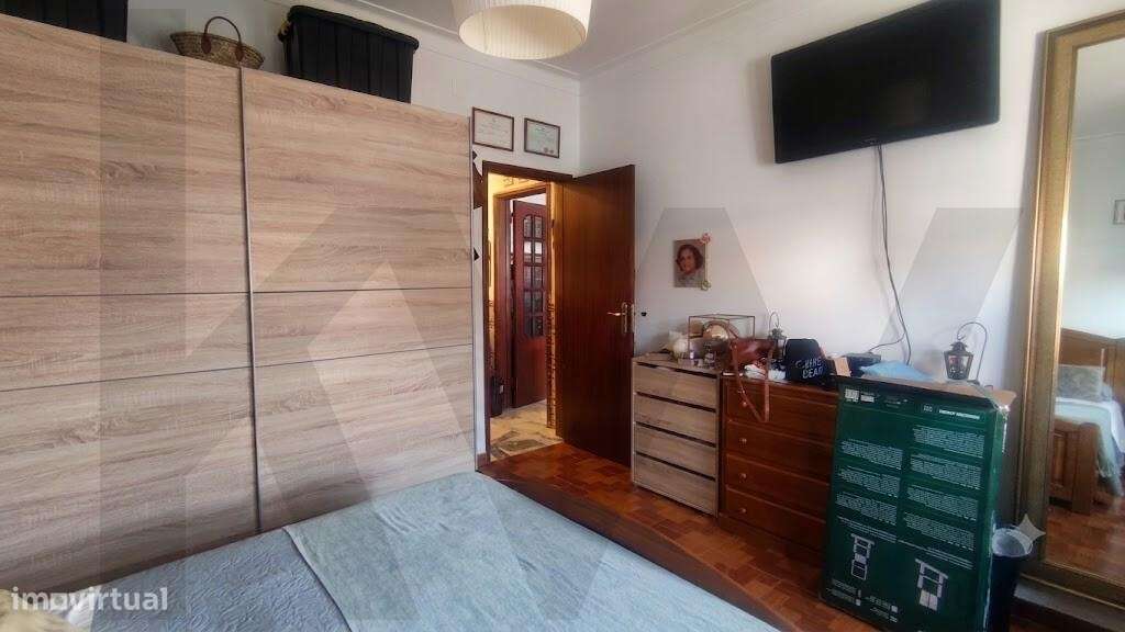 Apartamento T2 no Coração da Cova da Piedade – Localização Privilegiad-4