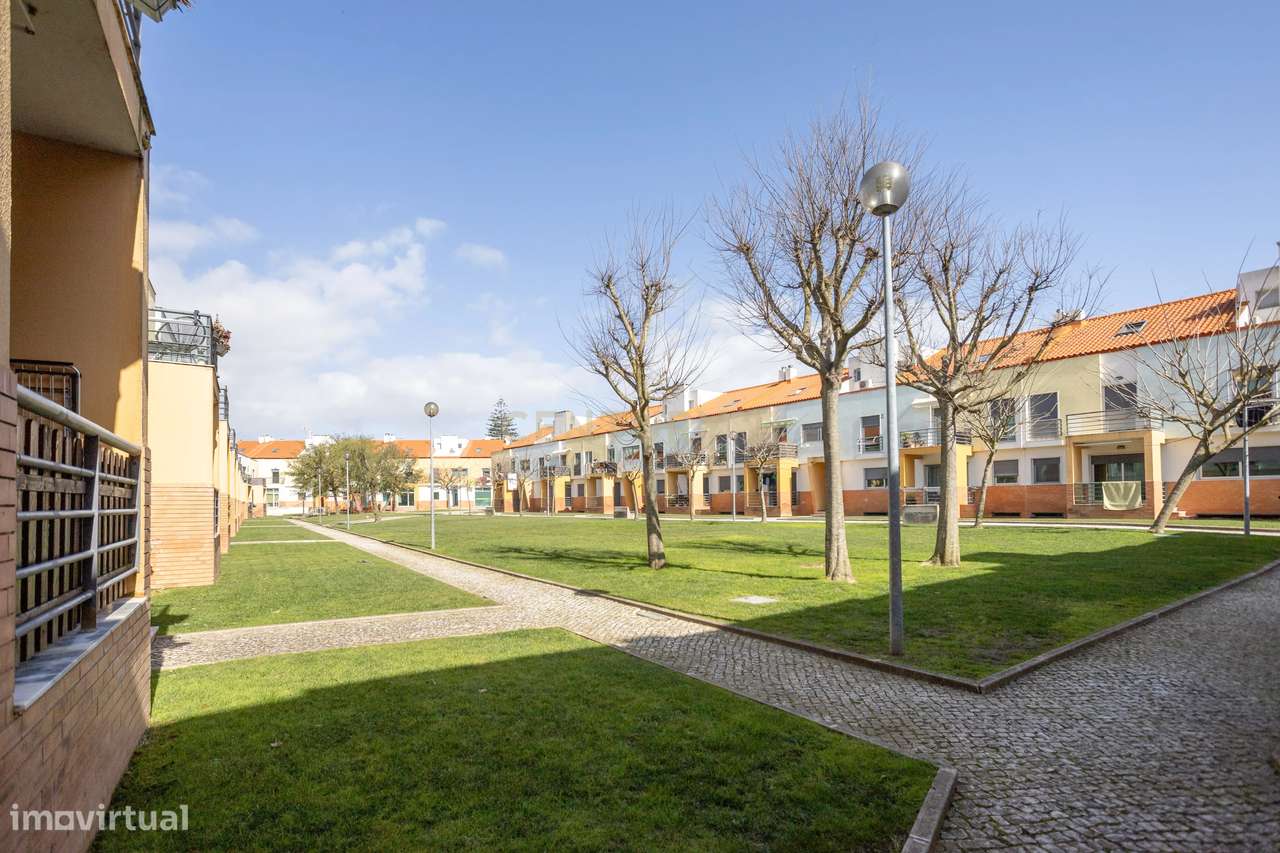 T2 c/parqueamento e arrecadação em Condomínio Privado - Alhos Vedros-36