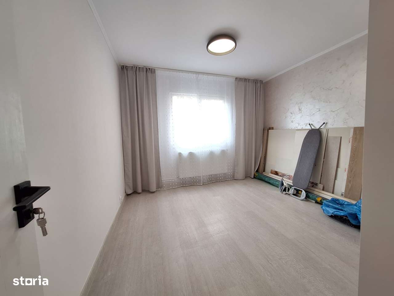 Apartament 3 camere decomandate,renovat,etaj 1,Piata Sud-4