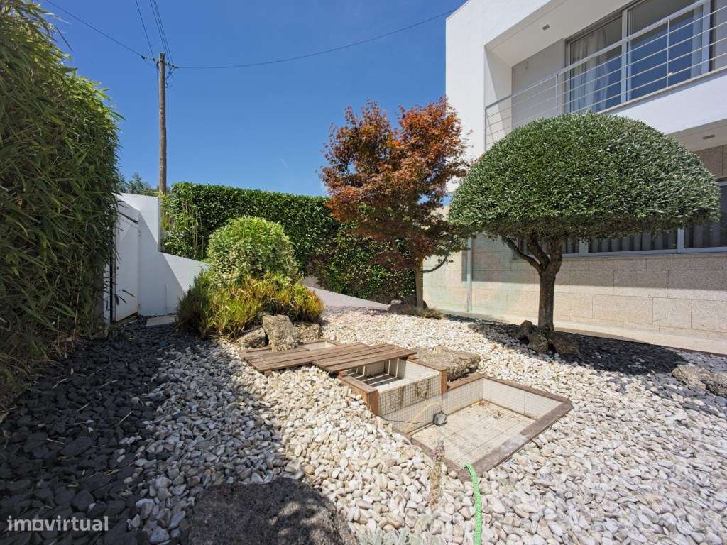 Moradia T3 em Vale S. Cosme- Piscina e jardim privativo-5