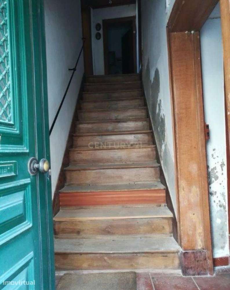 MONTEMOR-O-NOVO - Moradia que carece de obras. - Grande imagem: 4/23