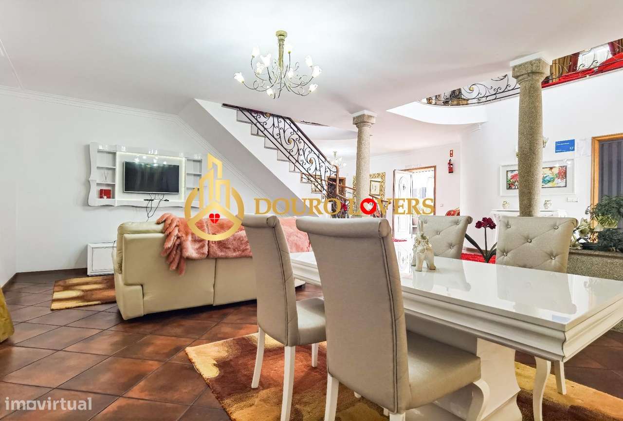 Moradia T4 com Piscina e Jardim em Ferreira - Paços de Ferreira-5