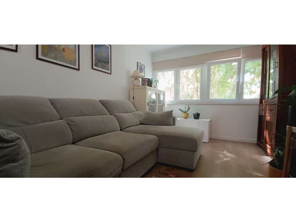 Apartamento T2 Costa Caparica - Totalmente Renovado-3